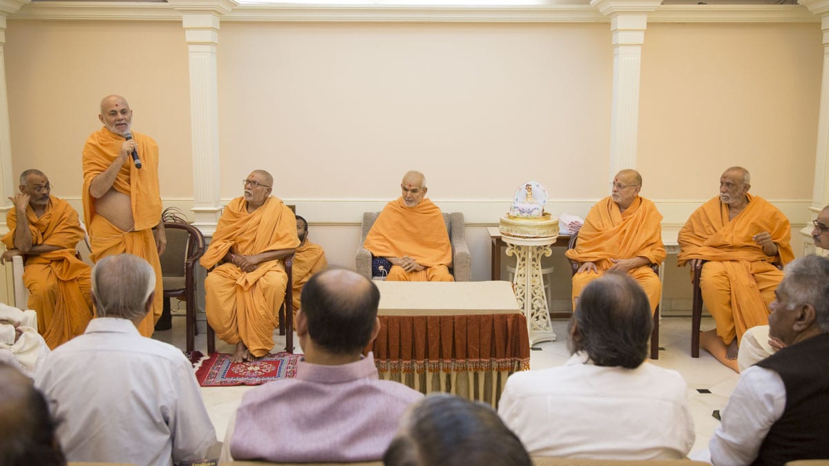 Scholars meet with HH Mahant Swami Maharaj and senior swamis