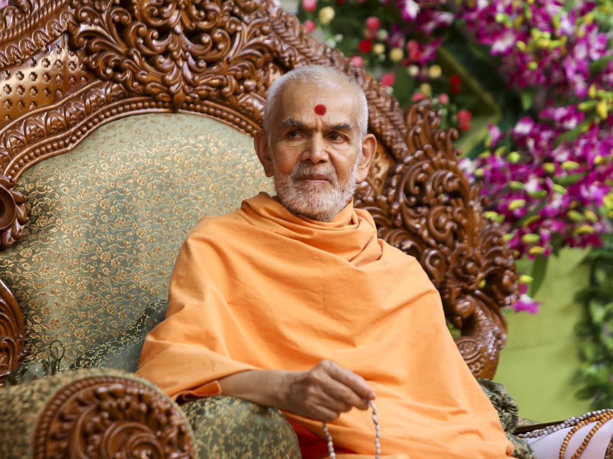 Swamishri attentively listens to speeches by scholars