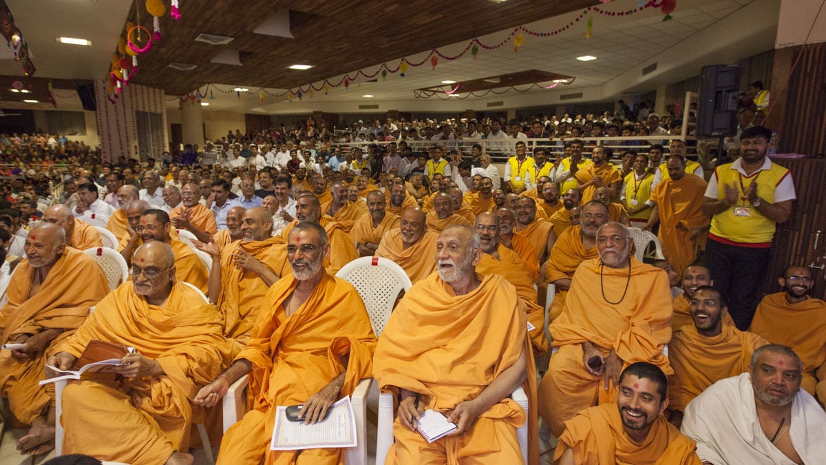 Sadhus, devotees and well-wishers during the evening session
