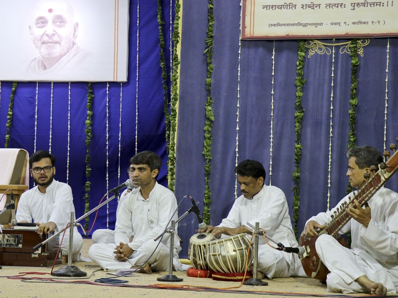 Youths perform vedgaan to commence the assembly
