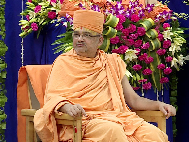 Mahāmahopādyāya Sadhu Bhadreshdas Swami, the author of the vādagrantha Svāminārāyaṇasiddhāntasudhā – Parabrahm Svāminārāyaṇa Prabodhitum Akṣarapuruṣottama Darśanam, at the assembly